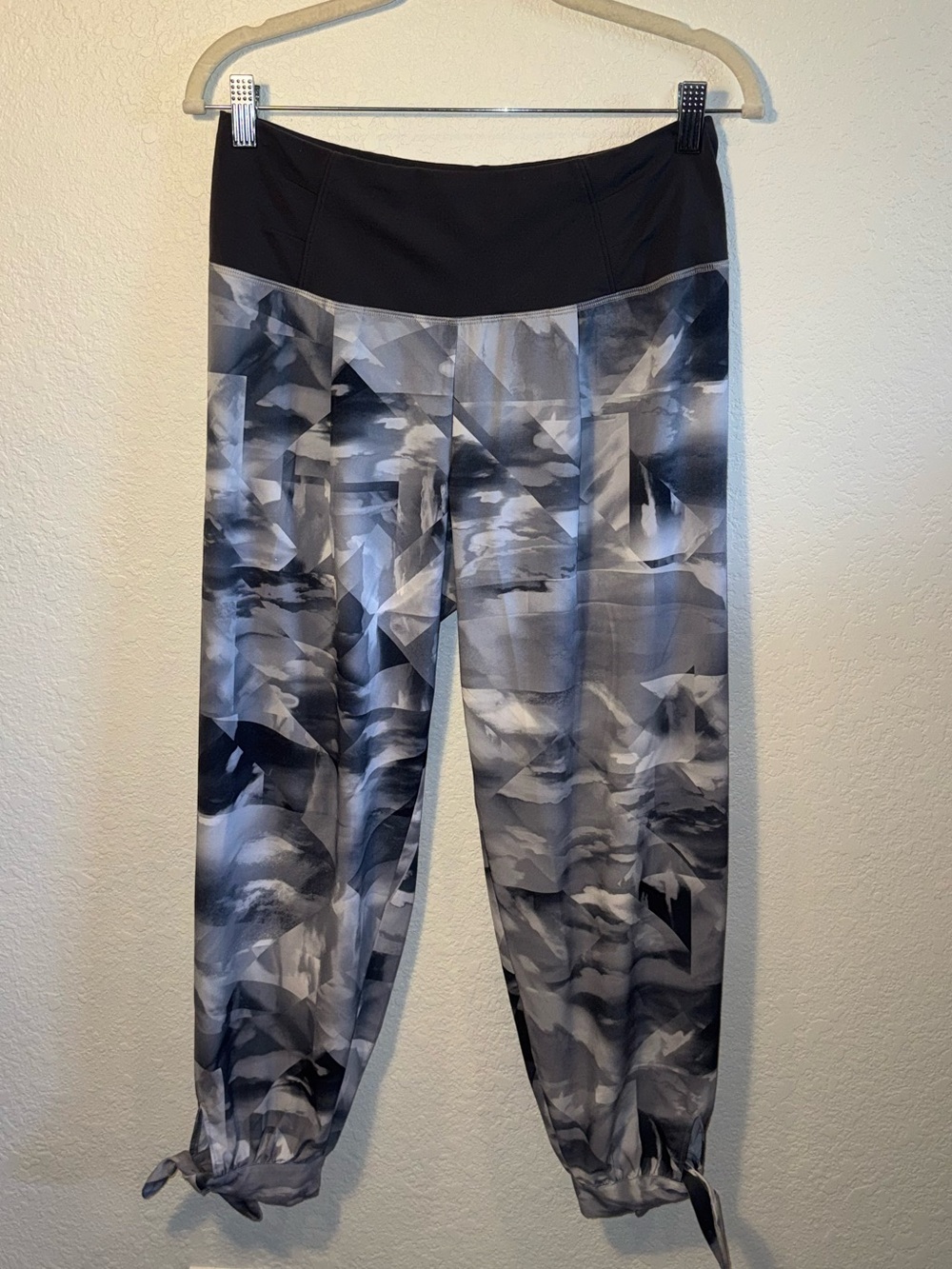 LUCY Daily Mantra Kaleidoscope Print Pull On High Waist Yoga Cropped Pants S